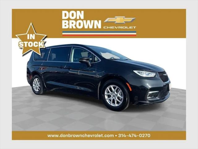 2023 Chrysler Pacifica Touring L for sale in St. Louis, MO