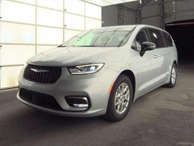 2024 Chrysler Pacifica Touring L for sale in East Dubuque, IL