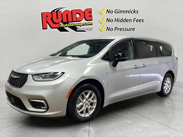 2024 Chrysler Pacifica Touring L for sale in East Dubuque, IL