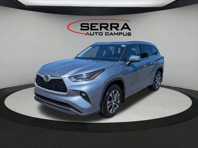 2021 Toyota Highlander Hybrid XLE for sale in Okemos, MI