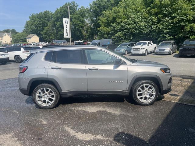 2023 Jeep Compass Latitude Lux FWD 2023 Jeep Compass Latitude Lux FWD