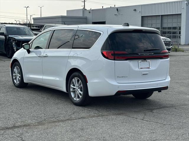 2027 Chrysler Pacifica Select