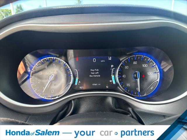2025 Chrysler Pacifica Select