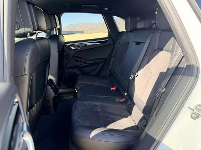 2017 Porsche Macan Sport Utility 4D