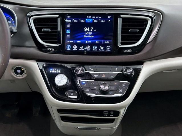 2017 Chrysler Pacifica Touring-L
