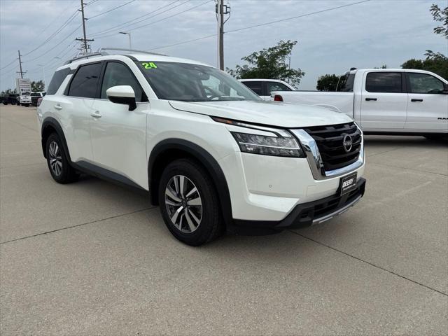 2024 Nissan Pathfinder SL 4WD for sale in Waukee, IA