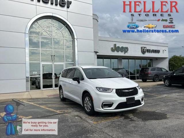 2025 Chrysler Pacifica Select for sale in Pontiac, IL