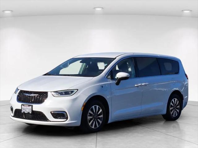 2023 Chrysler Pacifica Hybrid Touring L