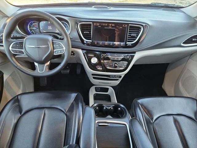 2023 Chrysler Pacifica Hybrid Touring L