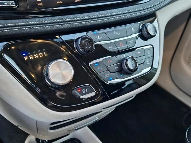 2023 Chrysler Pacifica Hybrid Touring L