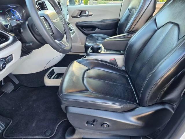 2023 Chrysler Pacifica Hybrid Touring L