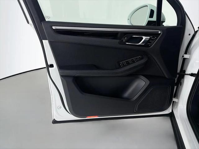 2023 Porsche Macan Macan