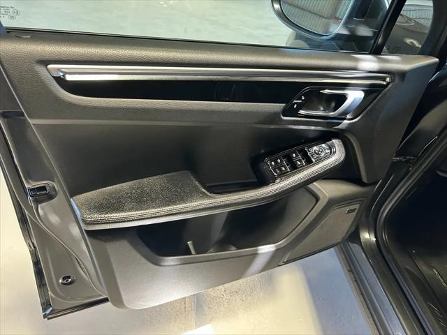 2017 Porsche Macan Macan