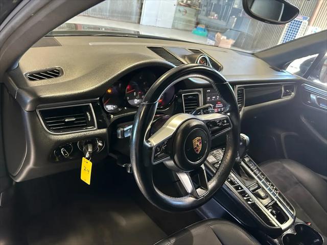 2017 Porsche Macan Macan