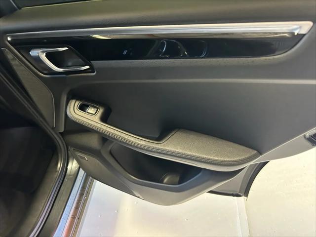 2017 Porsche Macan Macan
