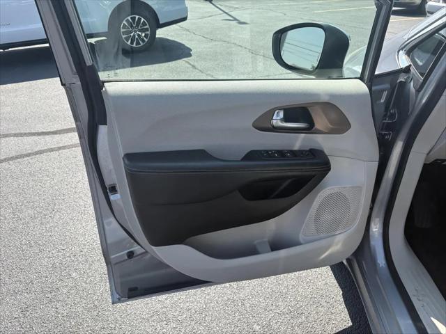 2021 Chrysler Voyager LXI