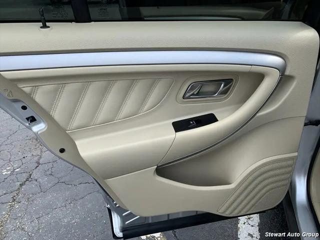 2016 Ford Taurus SE