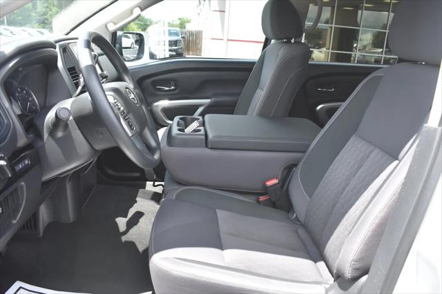 2023 Nissan Titan Crew Cab SV 4x2