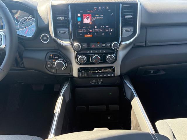 2026 Ram 1500 Big Horn Crew Cab 4x4 64 Box