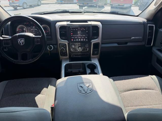 2017 Ram 1500 Big Horn Crew Cab 4x4 5'7" Box