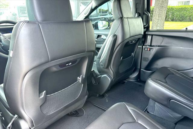 2027 Chrysler Pacifica Select