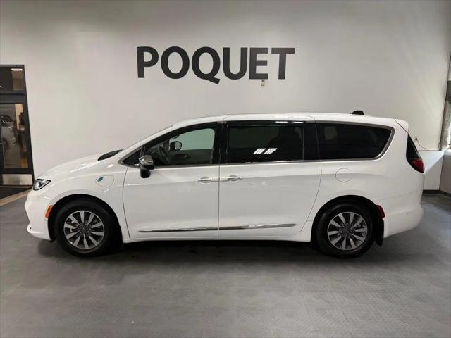 2023 Chrysler Pacifica Hybrid Limited for sale in Golden Valley, MN