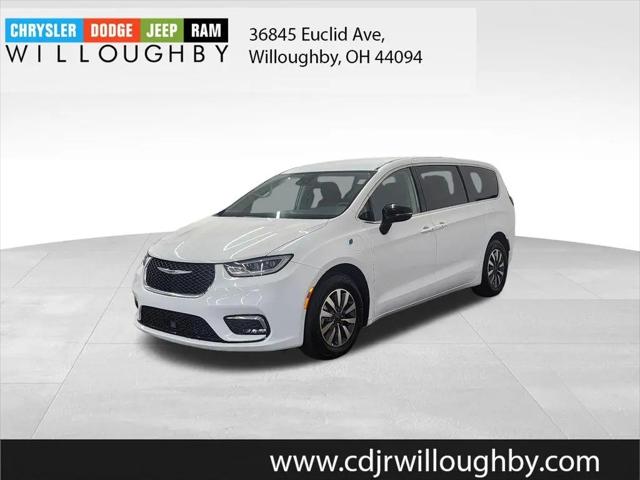 2024 Chrysler Pacifica Hybrid Select for sale in Willoughby, OH