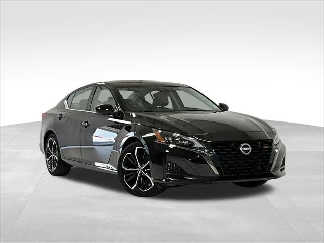 2024 Nissan Altima SR FWD for sale in Waukee, IA