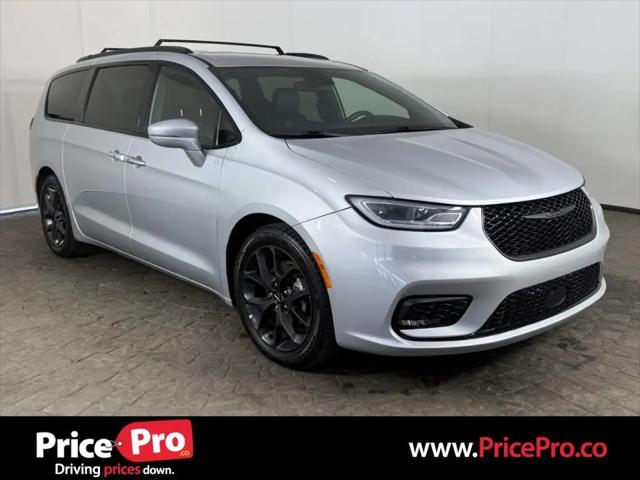 2022 Chrysler Pacifica Touring L for sale in Maumee, OH