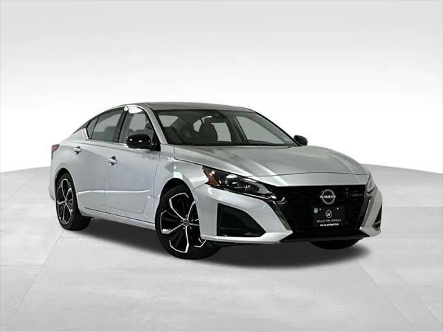 2023 Nissan Altima SR FWD for sale in Des Moines, IA