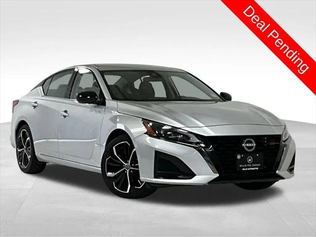 2023 Nissan Altima SR FWD for sale in Des Moines, IA