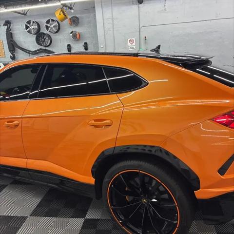 2021 Lamborghini Urus Pearl Capsule
