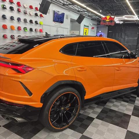 2021 Lamborghini Urus Pearl Capsule