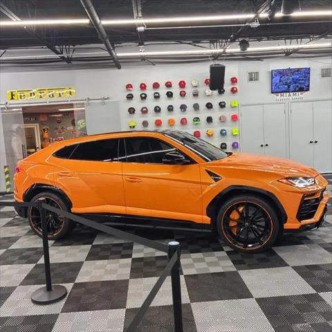 2021 Lamborghini Urus Pearl Capsule