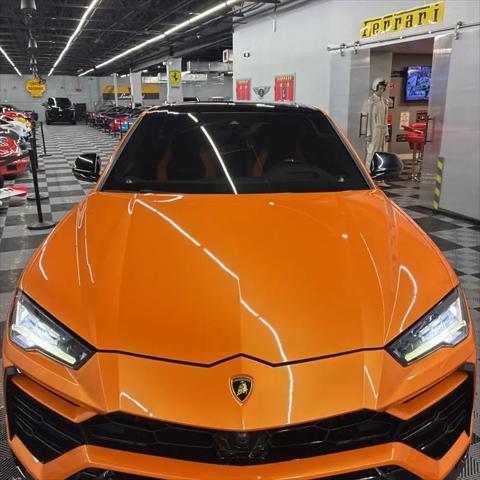 2021 Lamborghini Urus Pearl Capsule