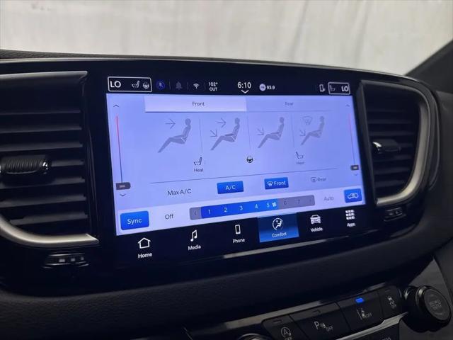 2025 Chrysler Pacifica Select