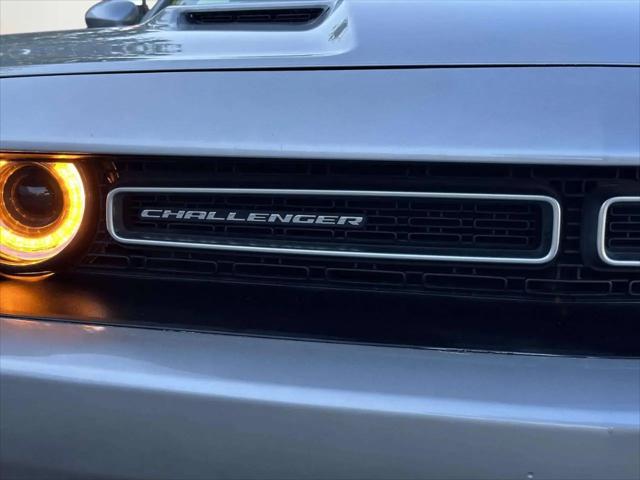 2016 Dodge Challenger SXT Plus