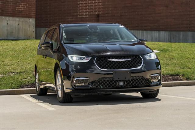2024 Chrysler Pacifica Touring L for sale in Kirkwood, MO