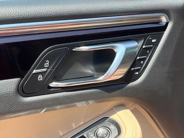 2022 Porsche Macan Macan