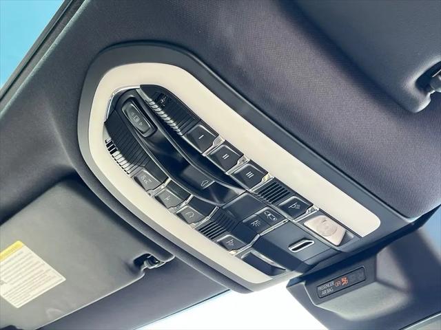 2022 Porsche Macan Macan
