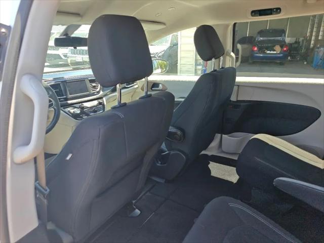 2021 Chrysler Voyager LX
