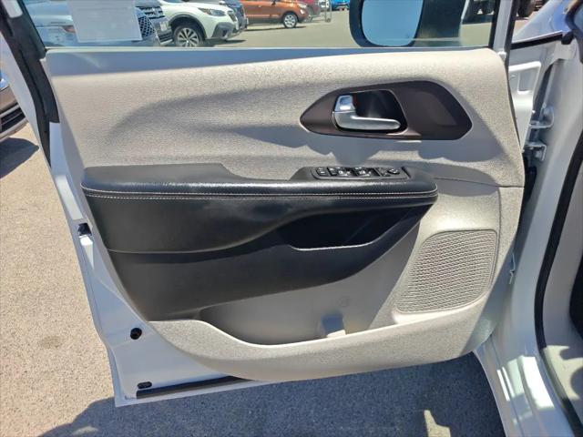 2021 Chrysler Voyager LX