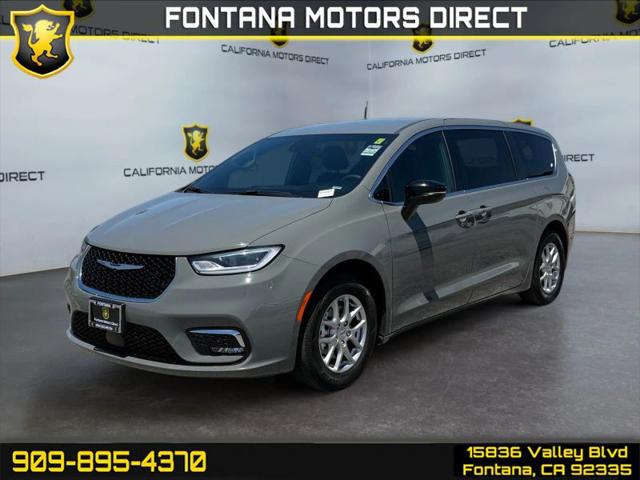 2025 Chrysler Pacifica Select for sale in Fontana, CA