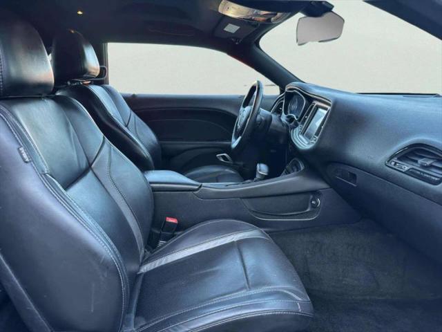 2016 Dodge Challenger SXT Plus