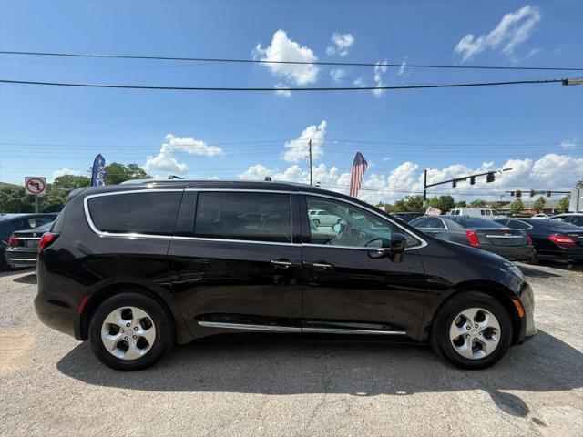 2017 Chrysler Pacifica Touring-L Plus