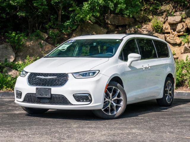 2022 Chrysler Pacifica Touring L AWD for sale in Mission, KS