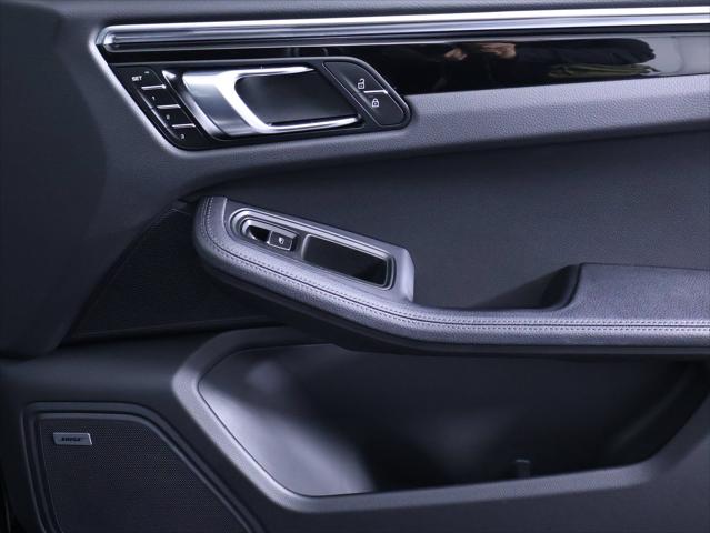 2026 Porsche Macan 4DR AWD