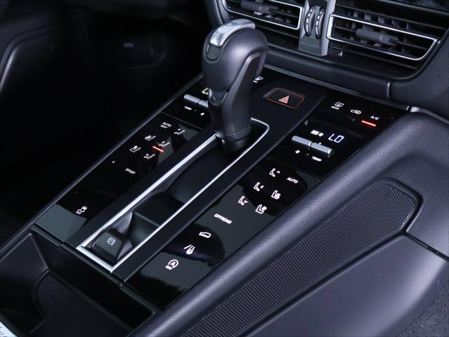2026 Porsche Macan 4DR AWD