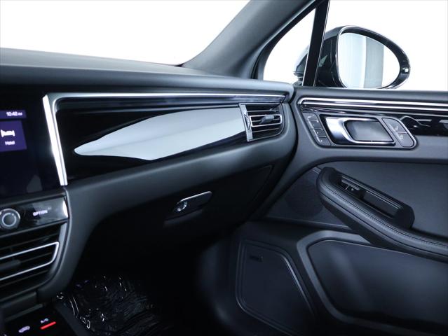 2026 Porsche Macan 4DR AWD