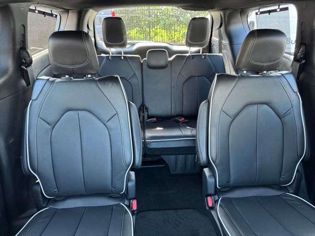 2027 Chrysler Pacifica Limited